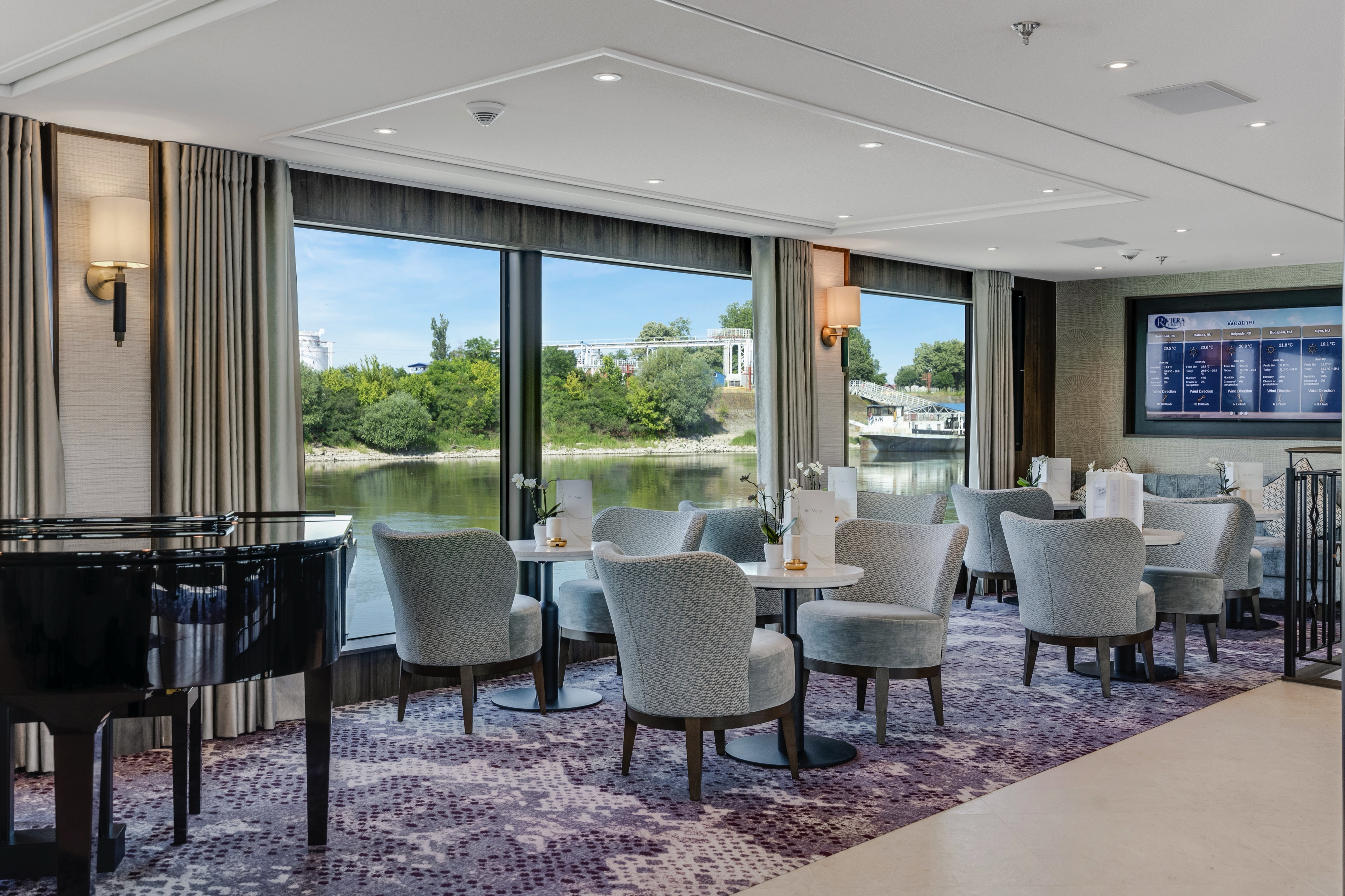 MS Riviera Radiance - Panorama Lounge and Bar